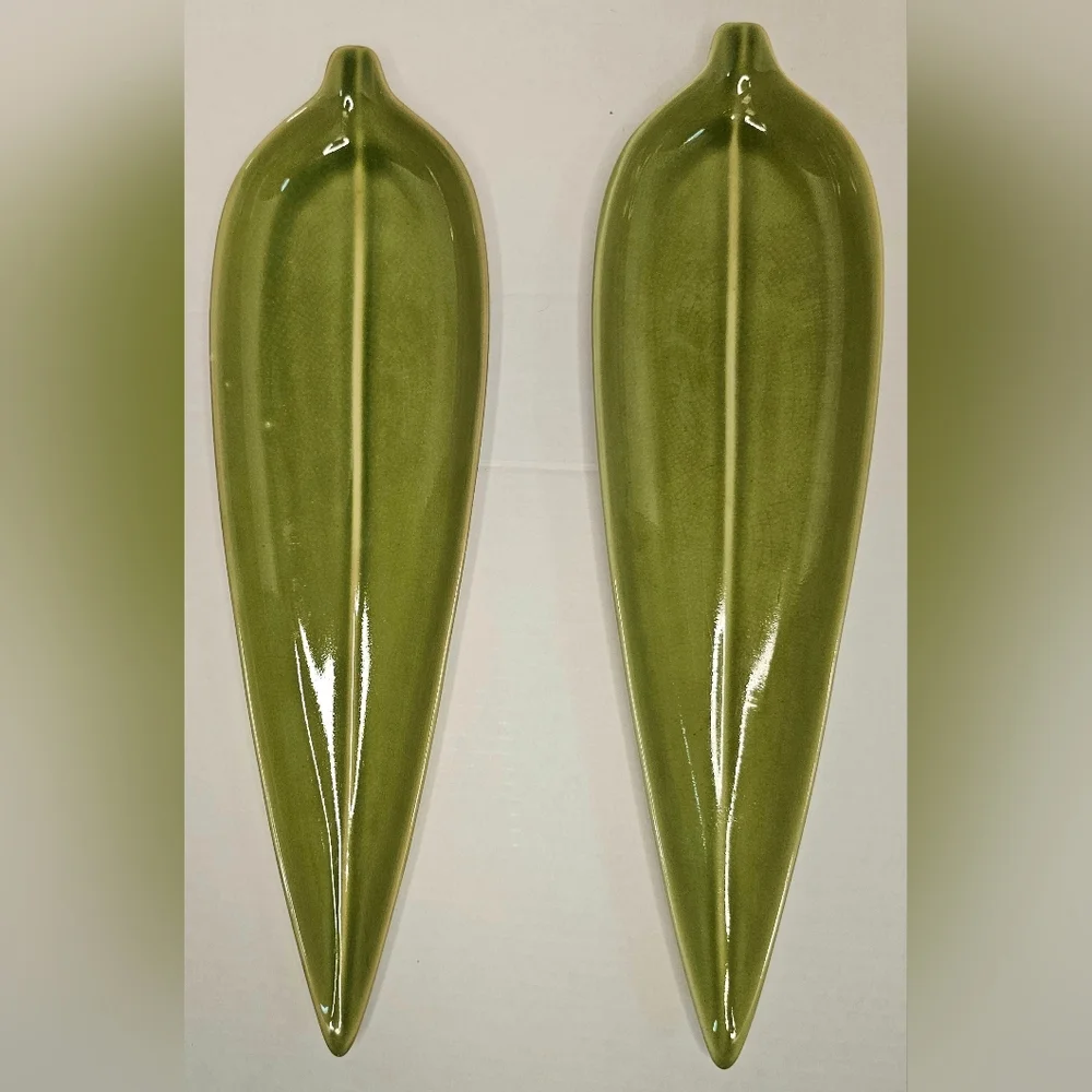[PIER 1] (2) Vintage Olive/Charcuterie Serving Dishes 🍃🌶 Leaf/Chili Shape